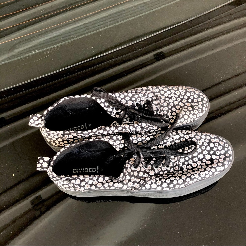 Daisy Platform Laceup Sneakers